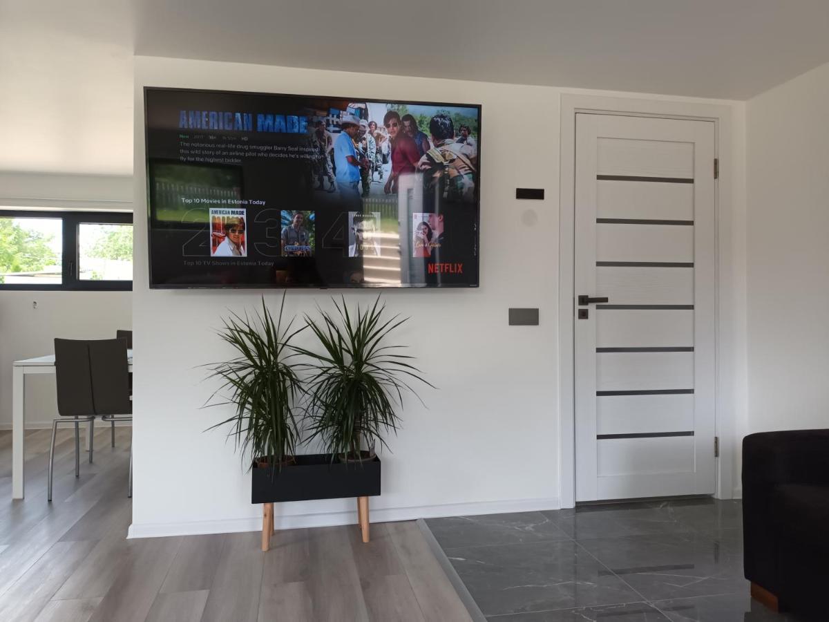 Luxury Apartment Private House And Parking Netflix Tartu Bagian luar foto